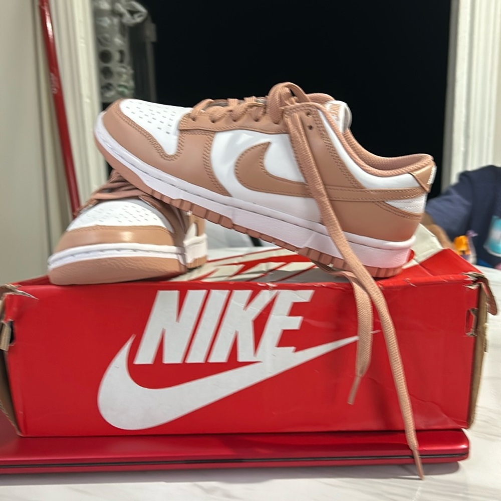 New Nike Dunks low sneaker in Rose Whisper size 7.5